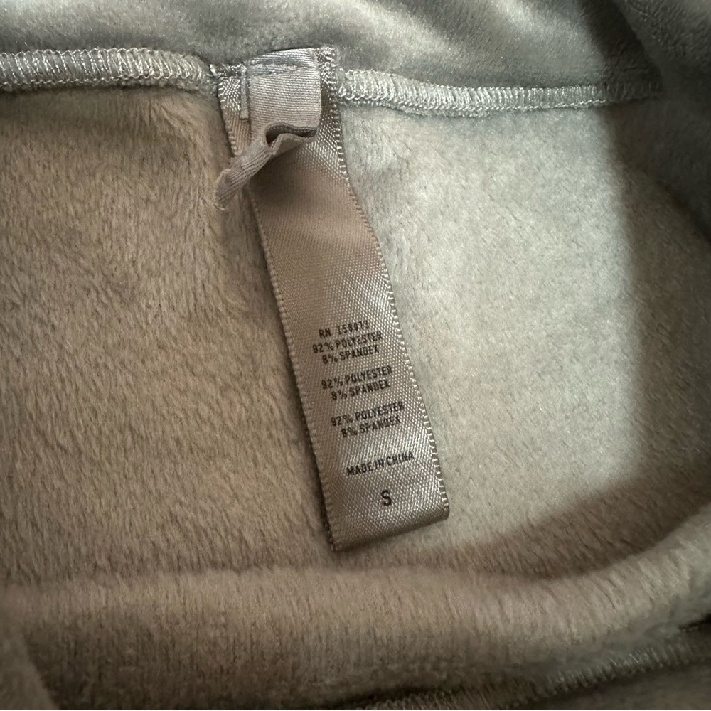 SKIMS Fleece Gray Smoke Crop Tank Top - Picture 3 of 6
